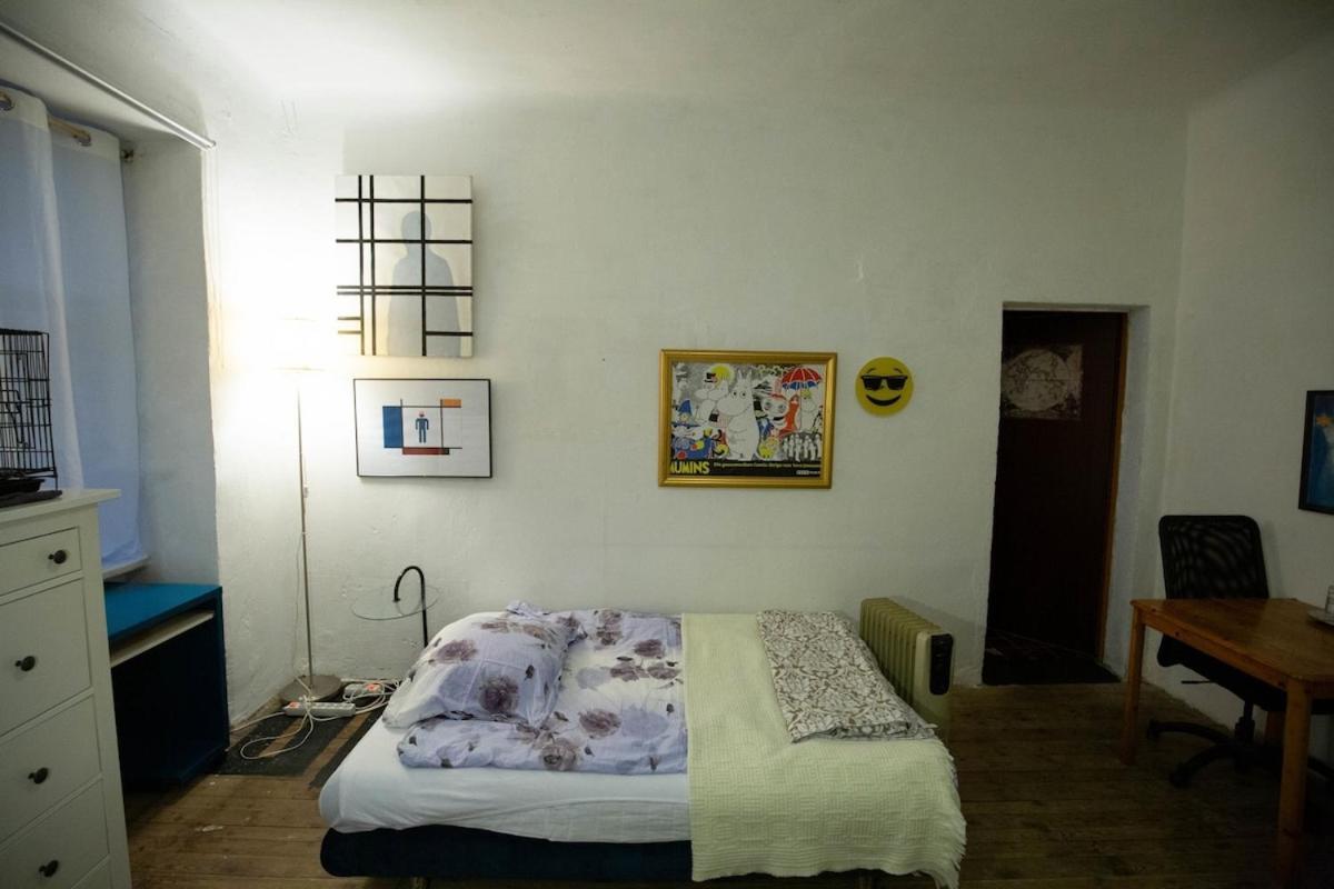 Atelier In Center, No Shower, Entire Place Apartment