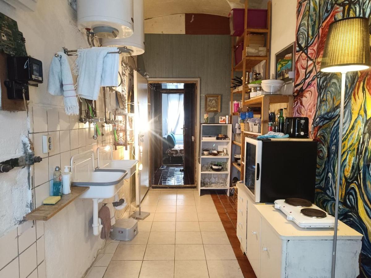 Apartment Atelier In Center, No Shower, Entire Place Wien